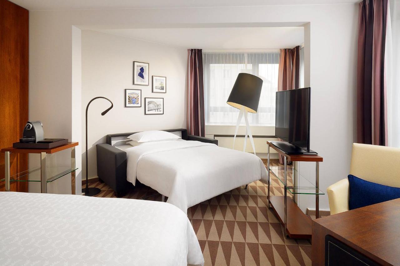 Отель Sheraton Muenchen Westpark Hotel  Экстерьер фото