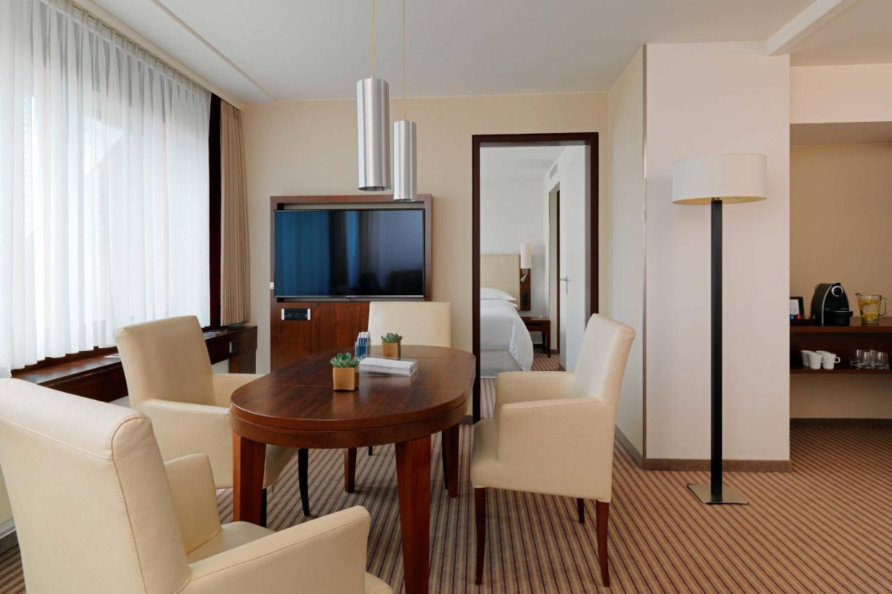Отель Sheraton Muenchen Westpark Hotel  Экстерьер фото